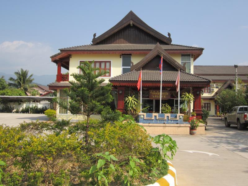 Khampaseuth Hotel Vang Vieng Ngoại thất bức ảnh